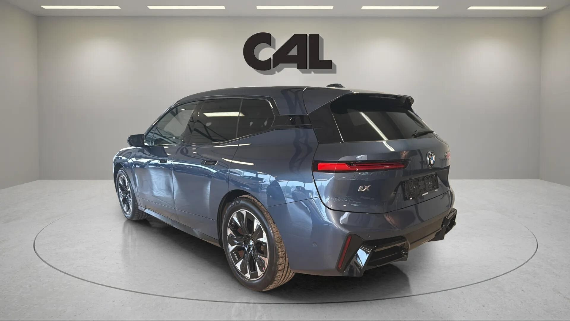 Blå BMW iX fra 2025