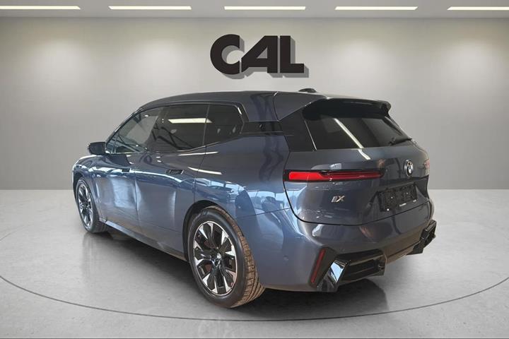 Blå BMW iX fra 2025