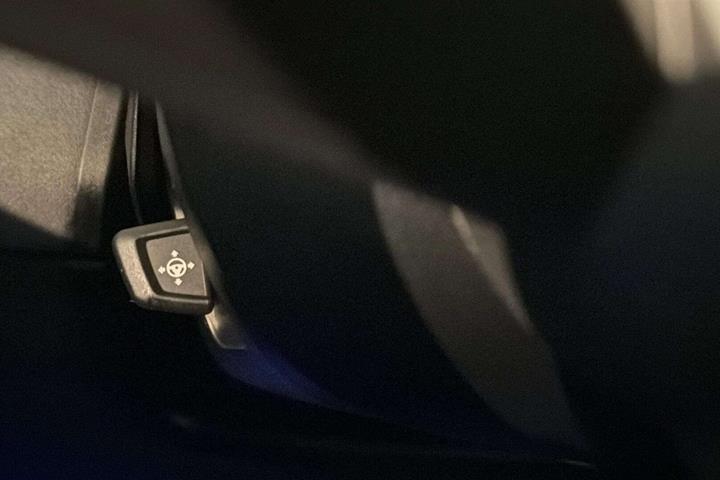 Blå BMW iX fra 2025