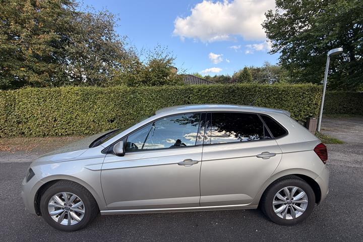 Beige VW Polo fra 2018