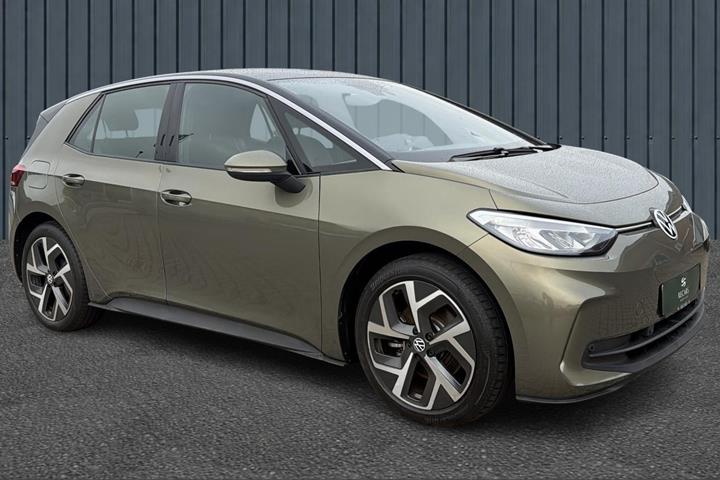 Grøn VW ID.3 fra 2023 set udefra