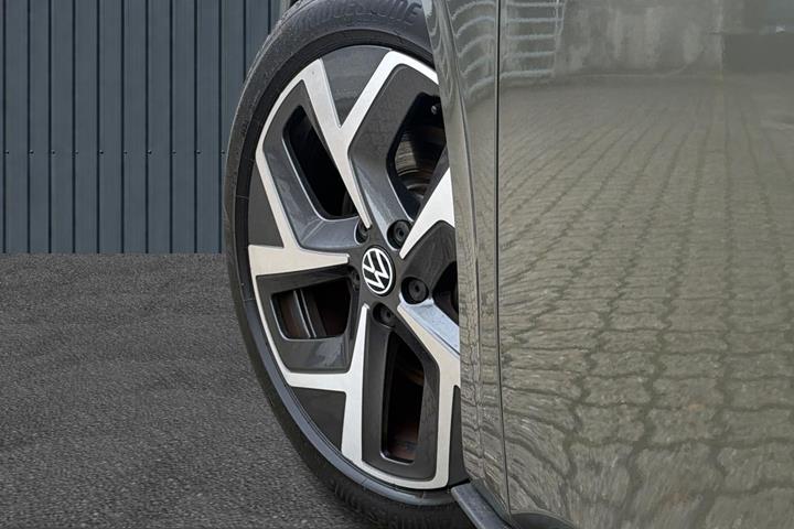 Grøn VW ID.3 fra 2023