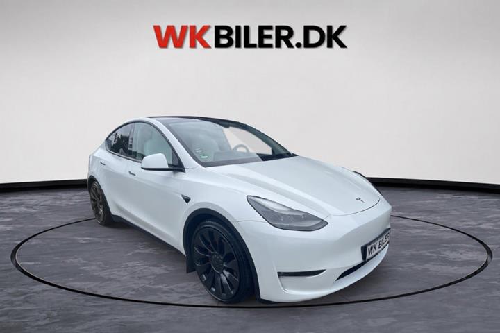 Hvid Tesla Model Y fra 2024