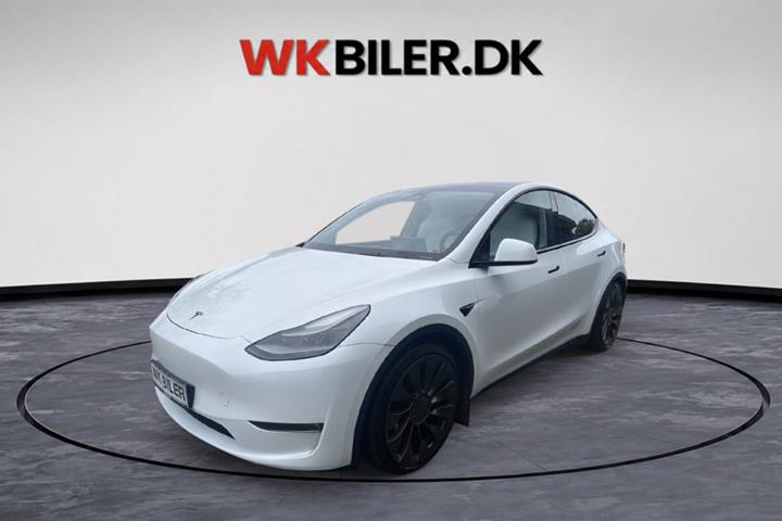 Hvid Tesla Model Y fra 2024