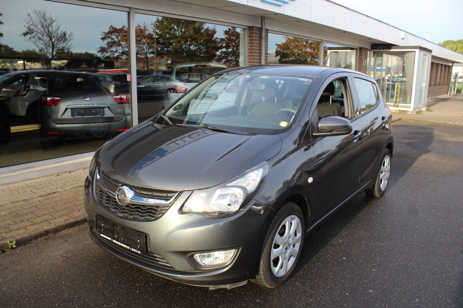 Grå Opel Karl fra 2018