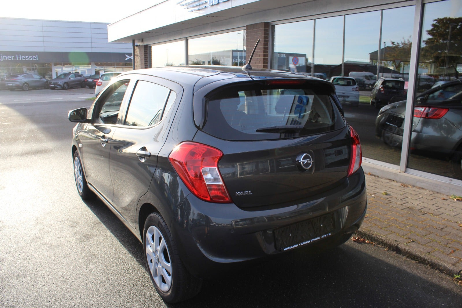 Grå Opel Karl fra 2018