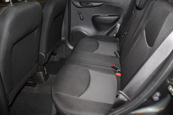 Grå Opel Karl fra 2018