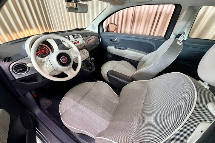 Grå Fiat 500C fra 2011