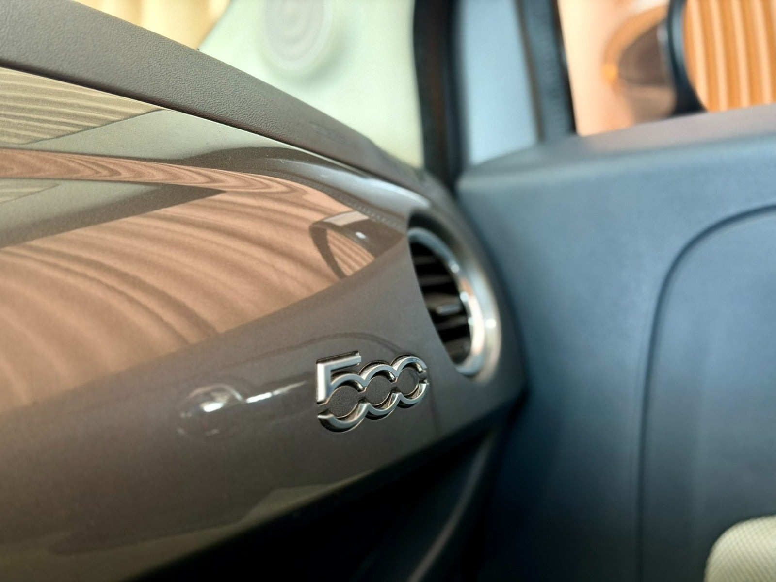 Grå Fiat 500C fra 2011
