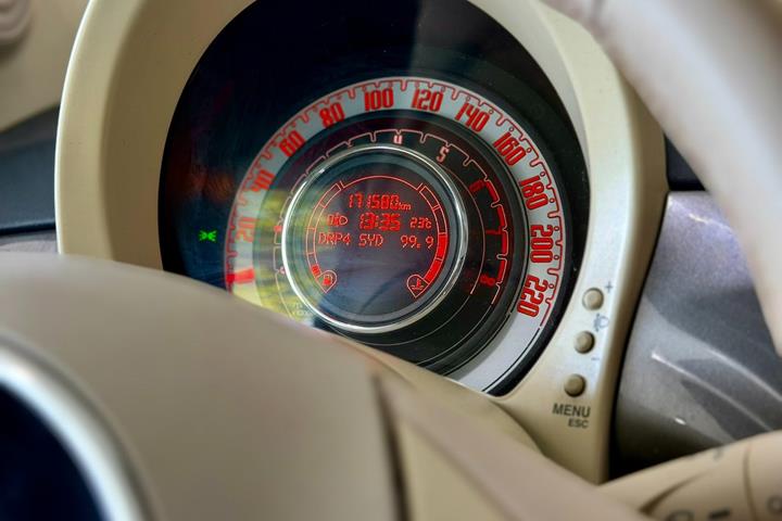 Grå Fiat 500C fra 2011
