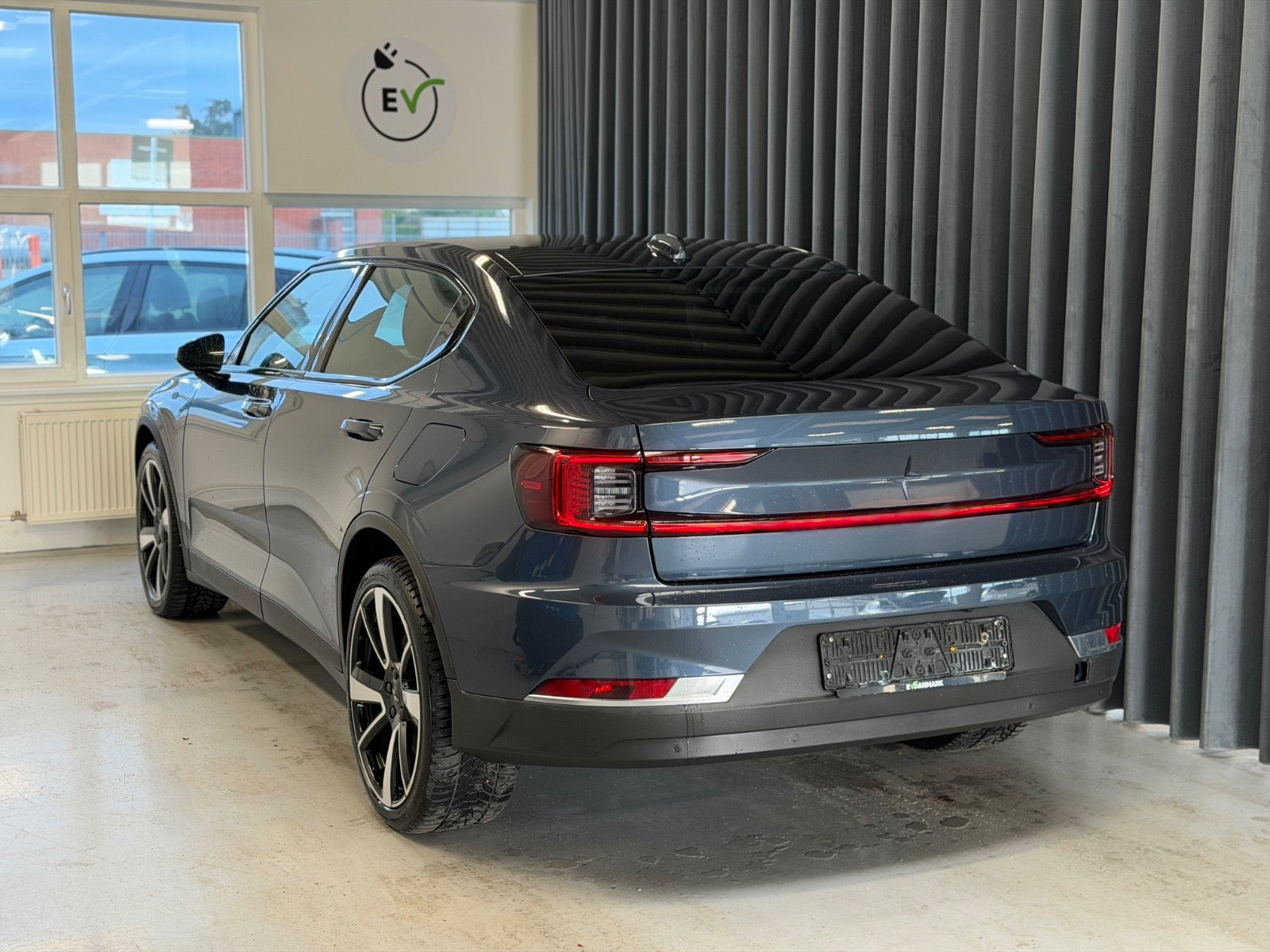 Blå Polestar 2 fra 2021