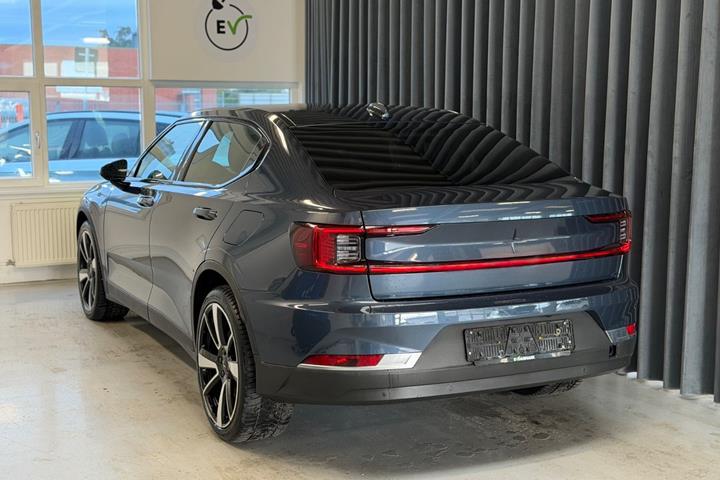 Blå Polestar 2 fra 2021