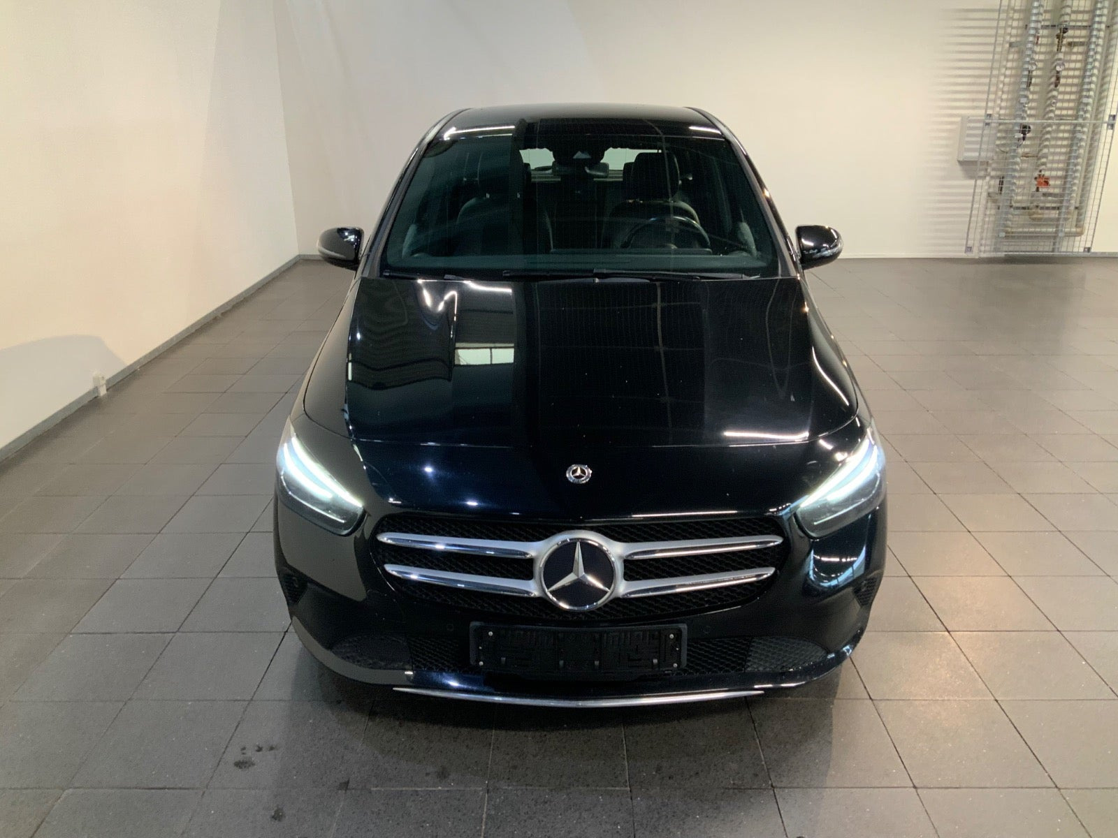 Sort Mercedes B200 d fra 2019