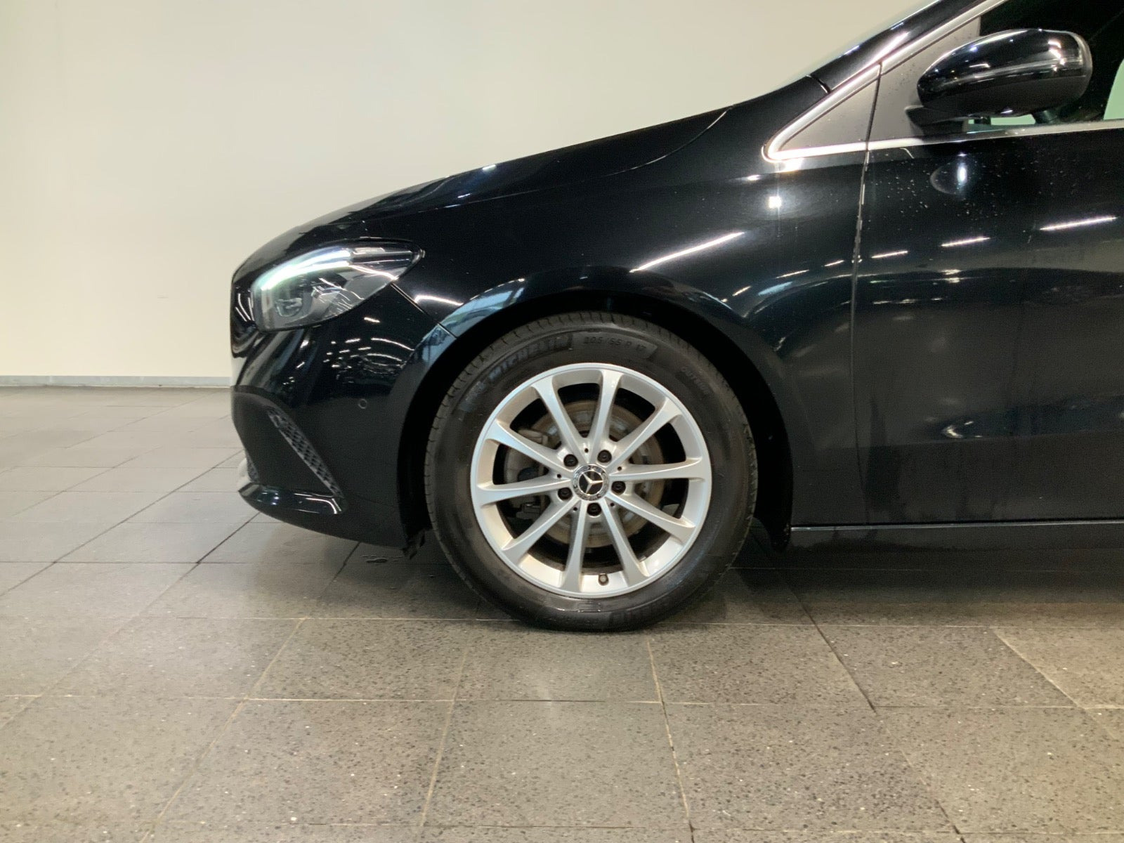Sort Mercedes B200 d fra 2019