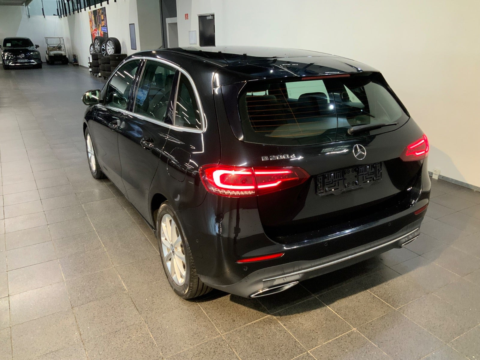 Sort Mercedes B200 d fra 2019
