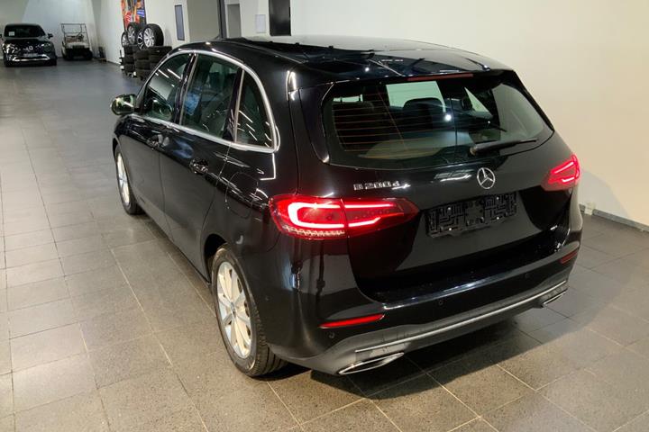 Sort Mercedes B200 d fra 2019