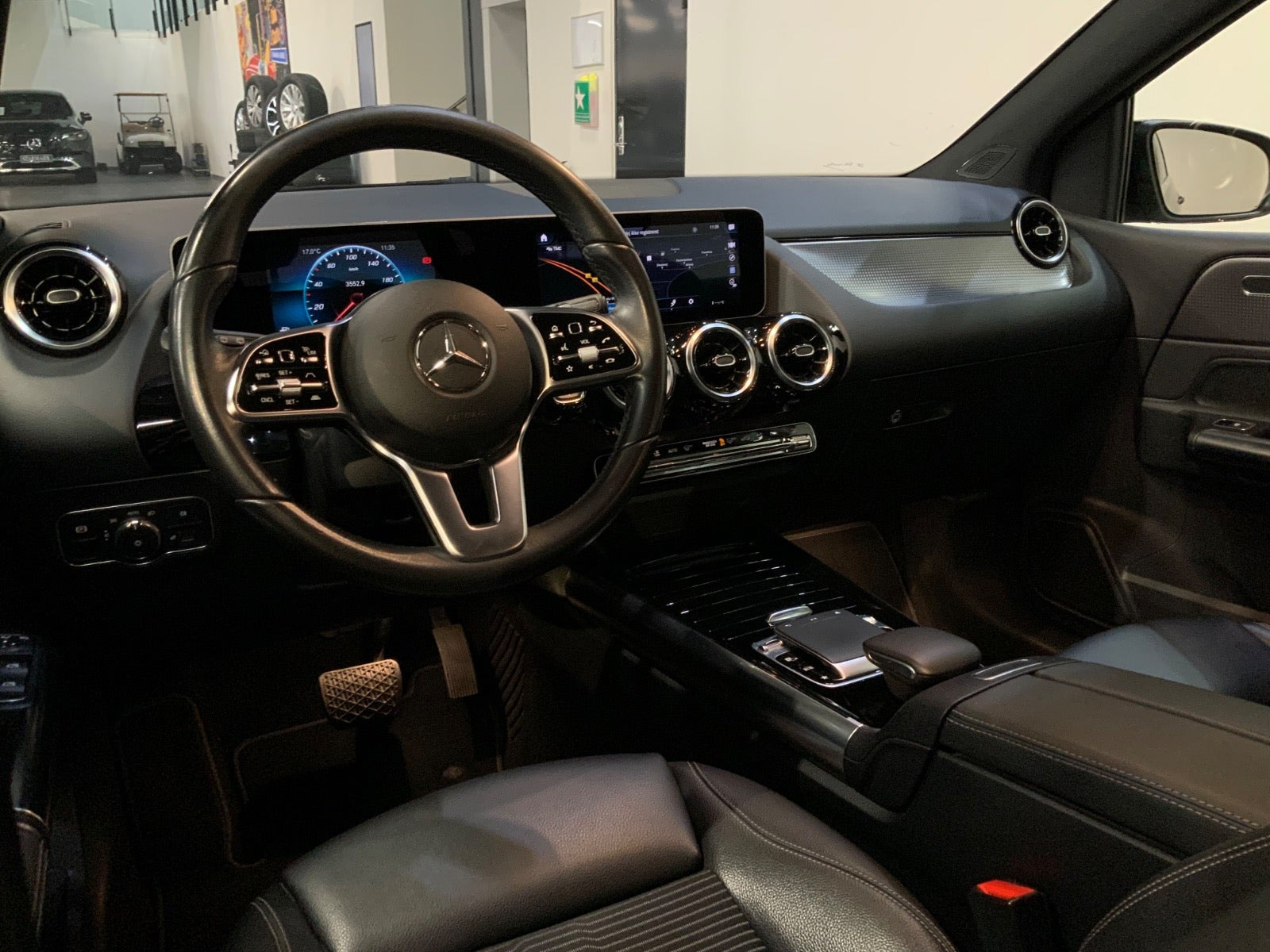 Sort Mercedes B200 d fra 2019