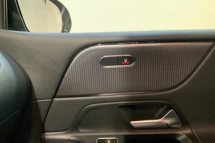Sort Mercedes B200 d fra 2019