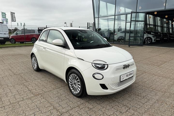 Hvid Fiat 500e fra 2024
