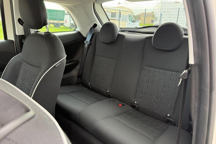 Hvid Fiat 500e fra 2024