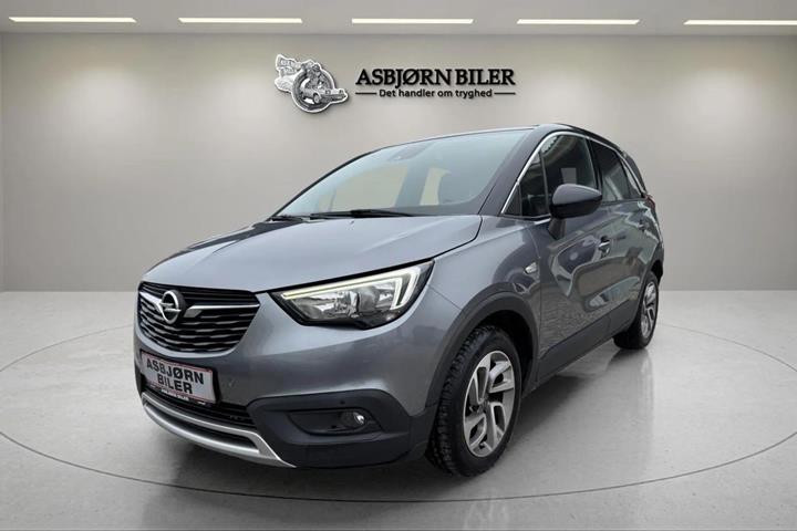 Sølv Opel Crossland X fra 2017 set udefra