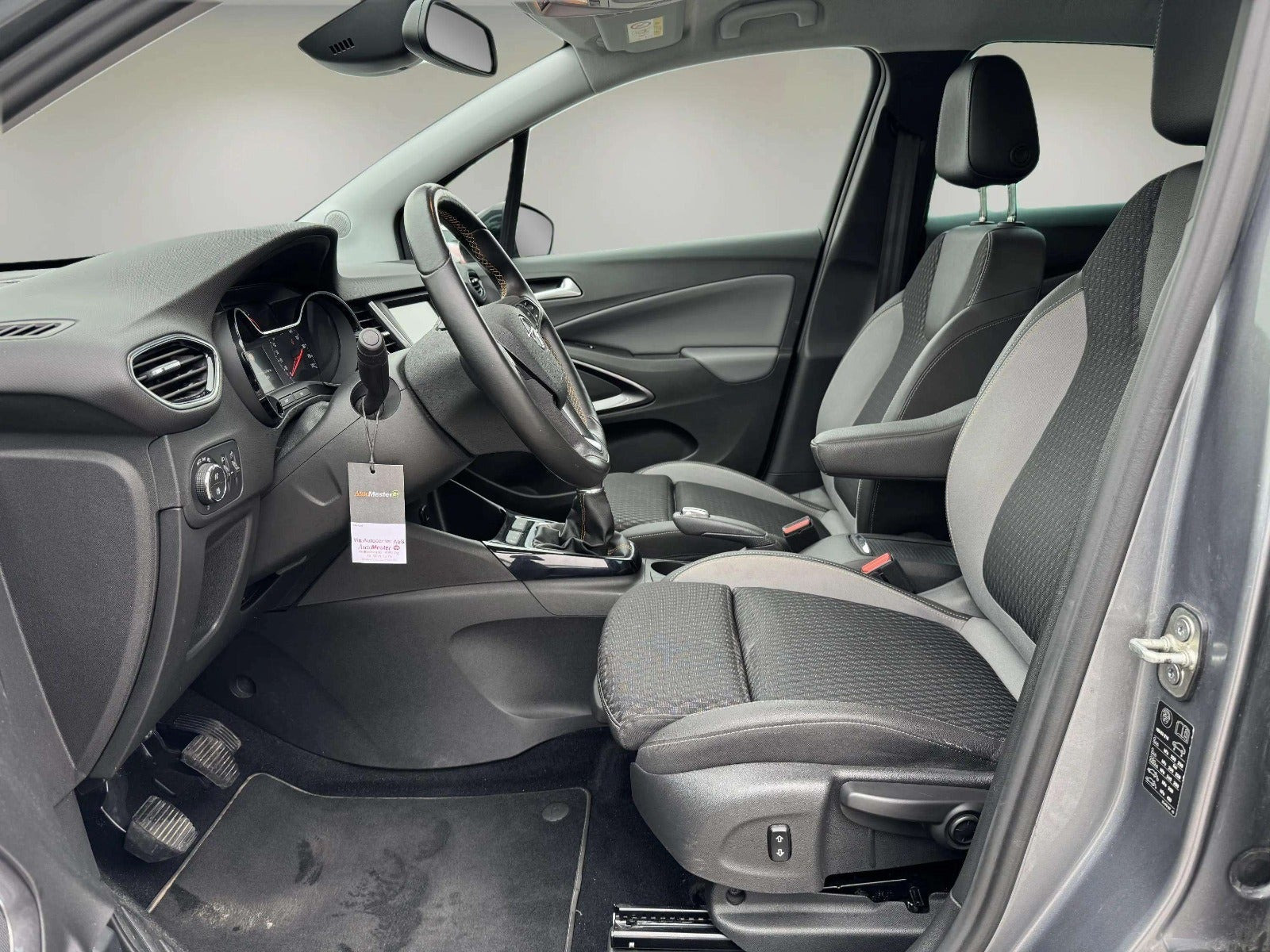 Sølv Opel Crossland X fra 2017