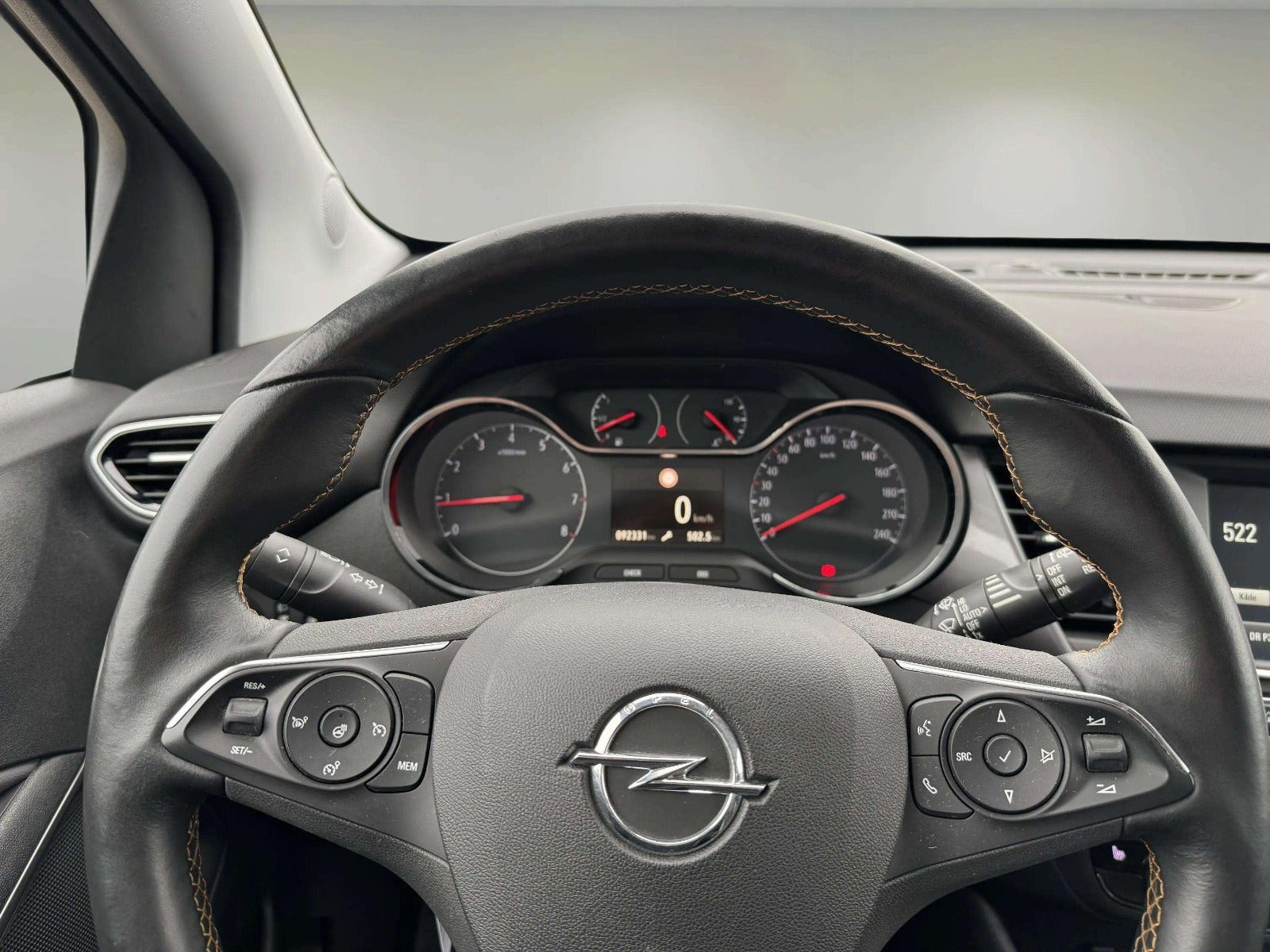 Sølv Opel Crossland X fra 2017