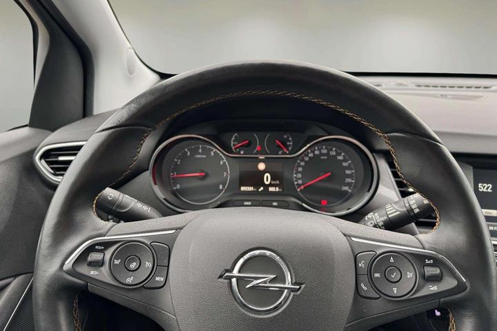 Sølv Opel Crossland X fra 2017