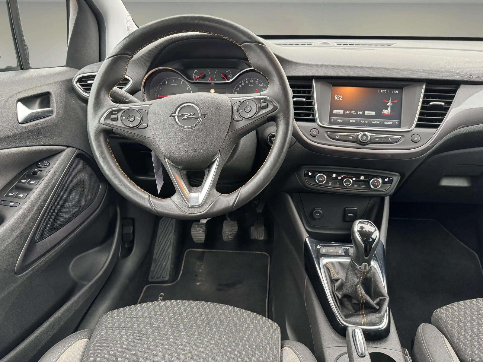 Sølv Opel Crossland X fra 2017