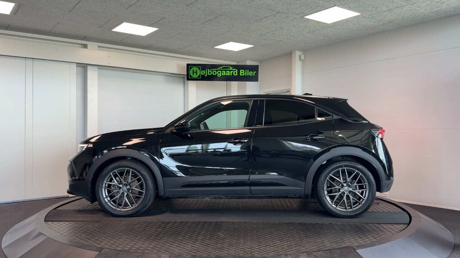 Sort Opel Mokka-e fra 2024