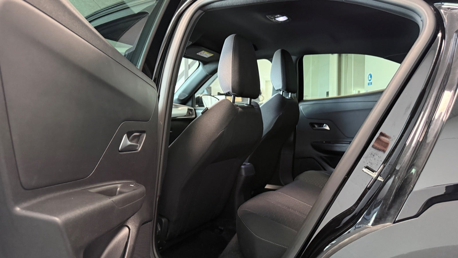 Sort Opel Mokka-e fra 2024