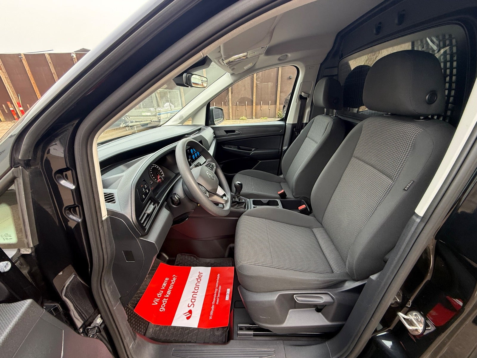 Sort VW Caddy fra 2022