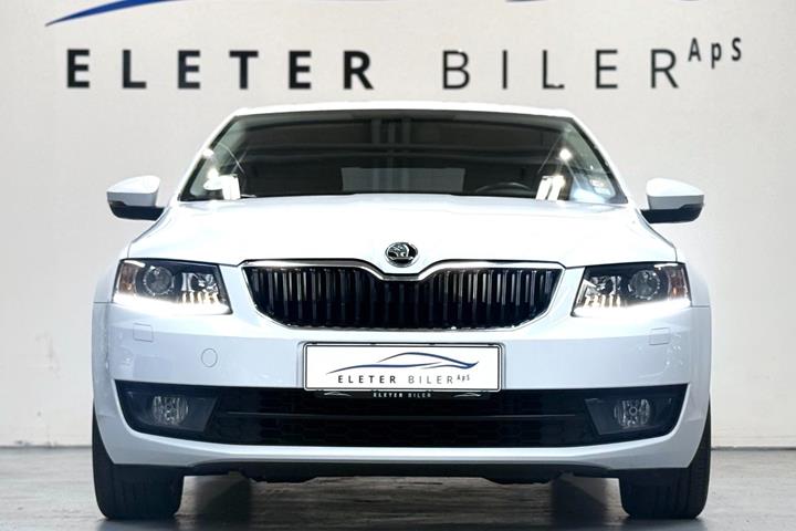 Hvid Skoda Octavia fra 2017