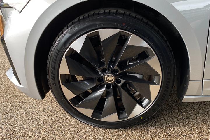 Sølv Skoda Enyaq fra 2022