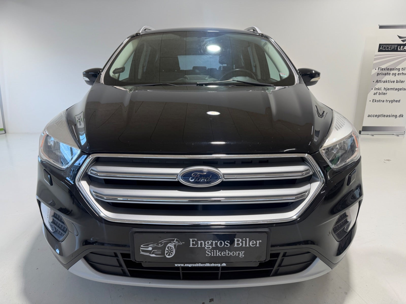 Sort Ford Kuga fra 2017