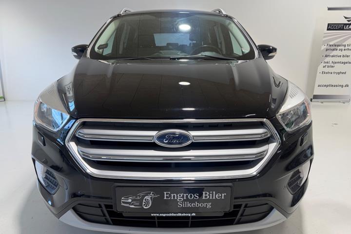 Sort Ford Kuga fra 2017