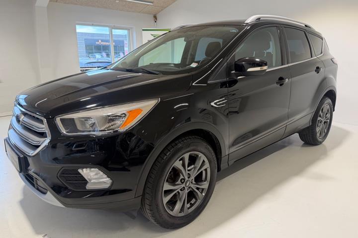 Sort Ford Kuga fra 2017