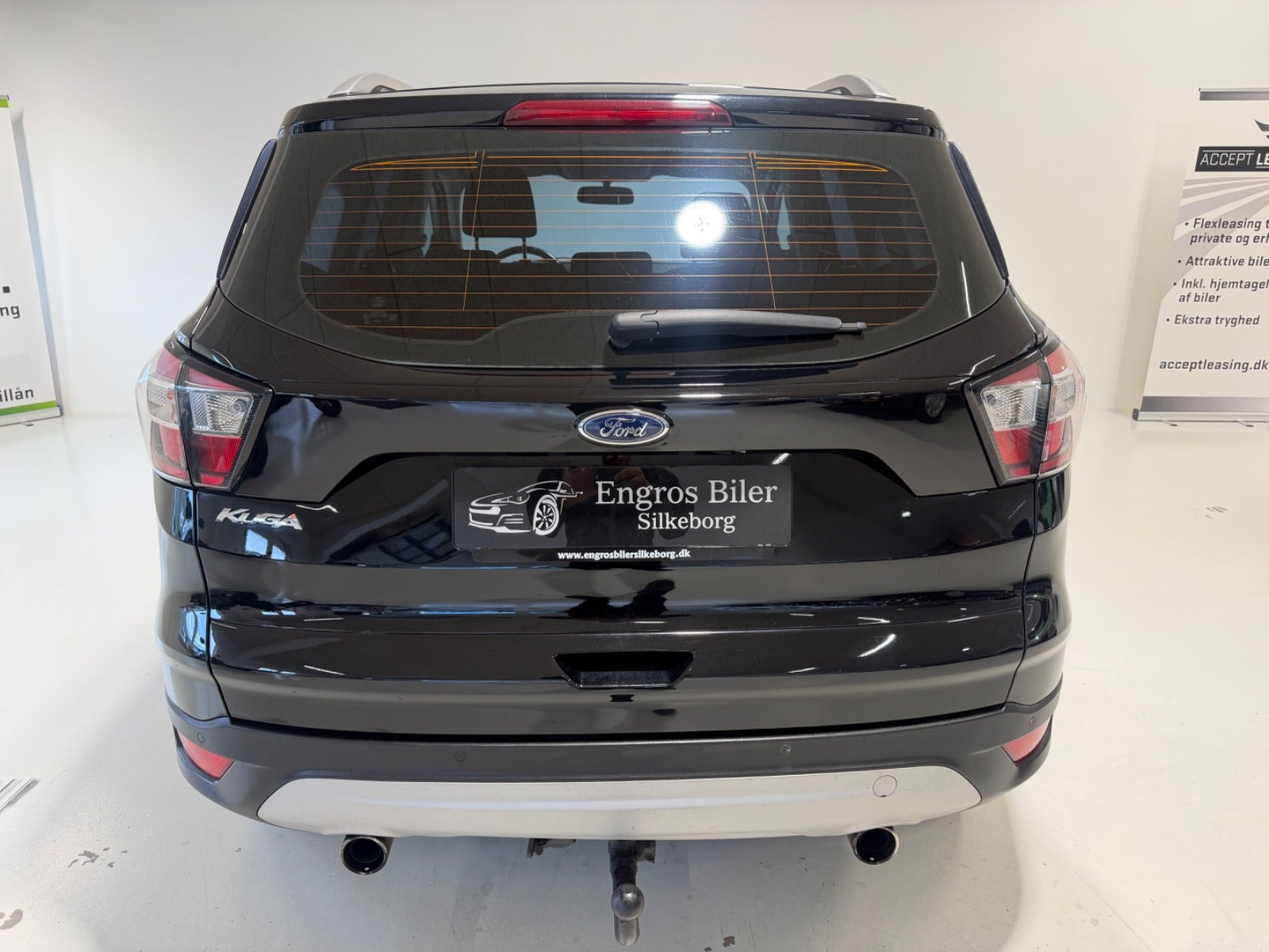Sort Ford Kuga fra 2017