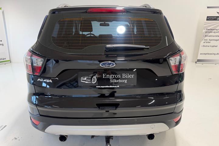 Sort Ford Kuga fra 2017