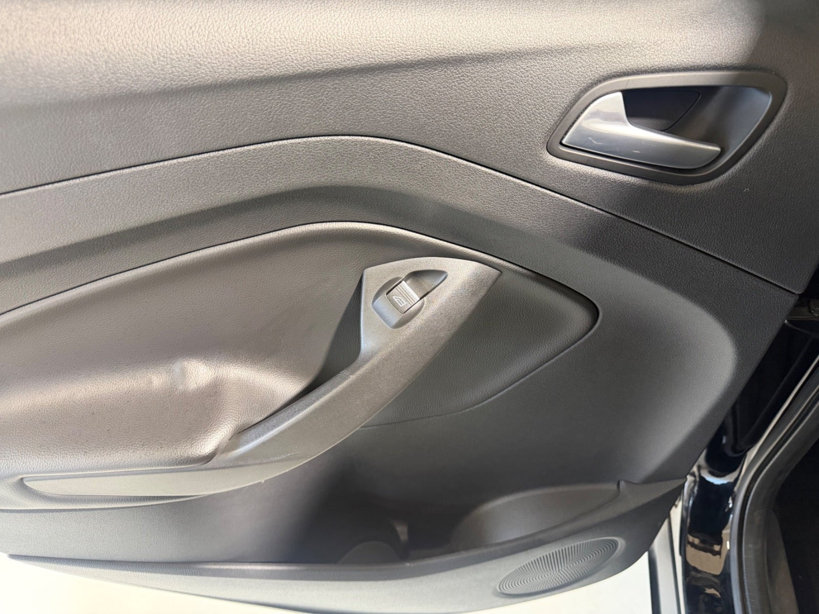 Sort Ford Kuga fra 2017
