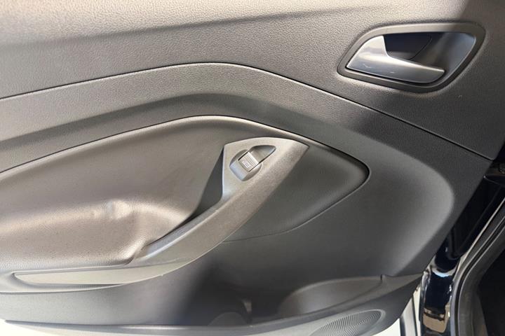 Sort Ford Kuga fra 2017