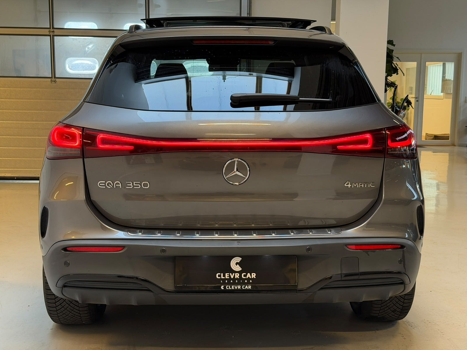 Grå Mercedes EQA350 fra 2023