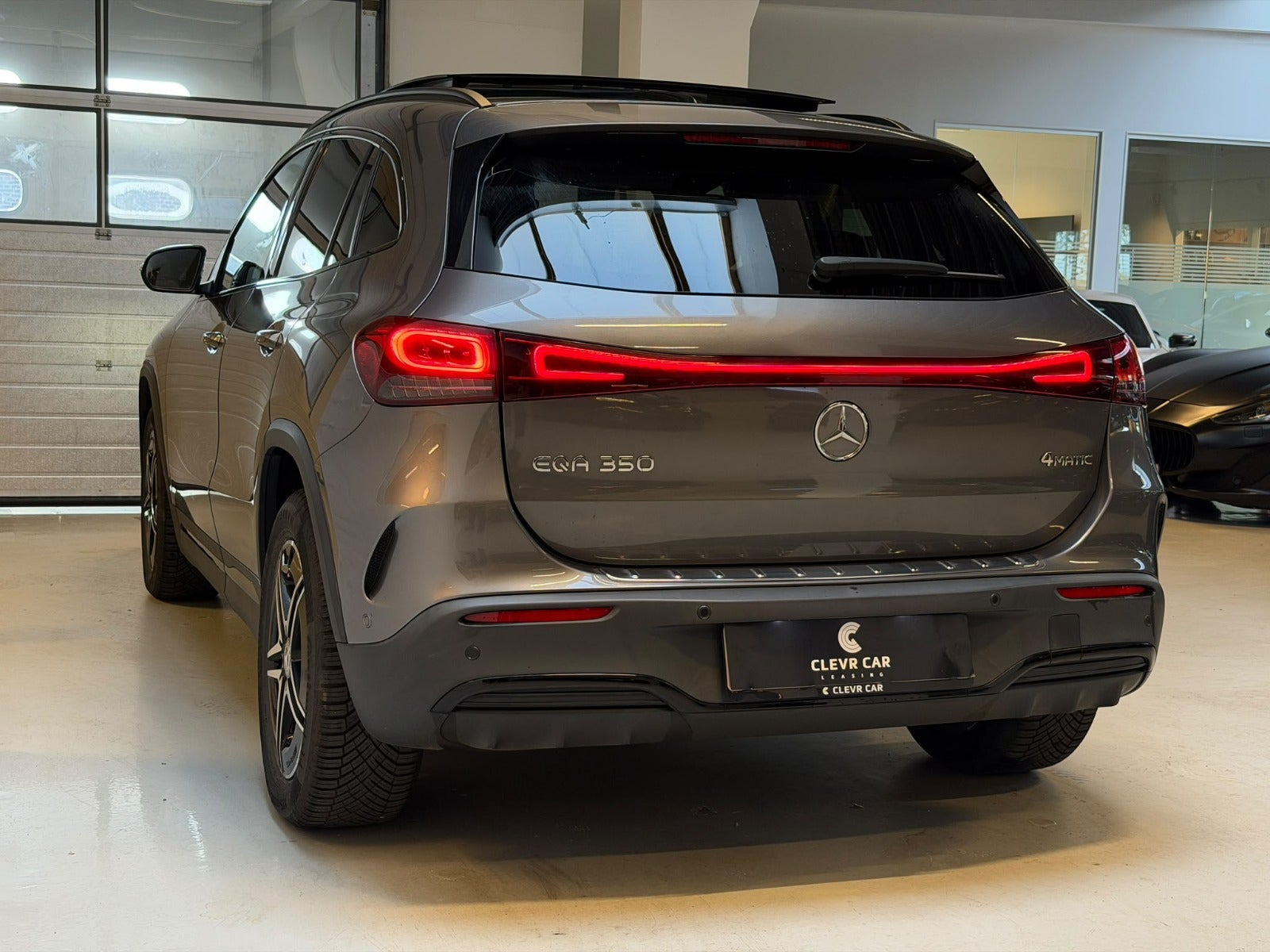 Grå Mercedes EQA350 fra 2023