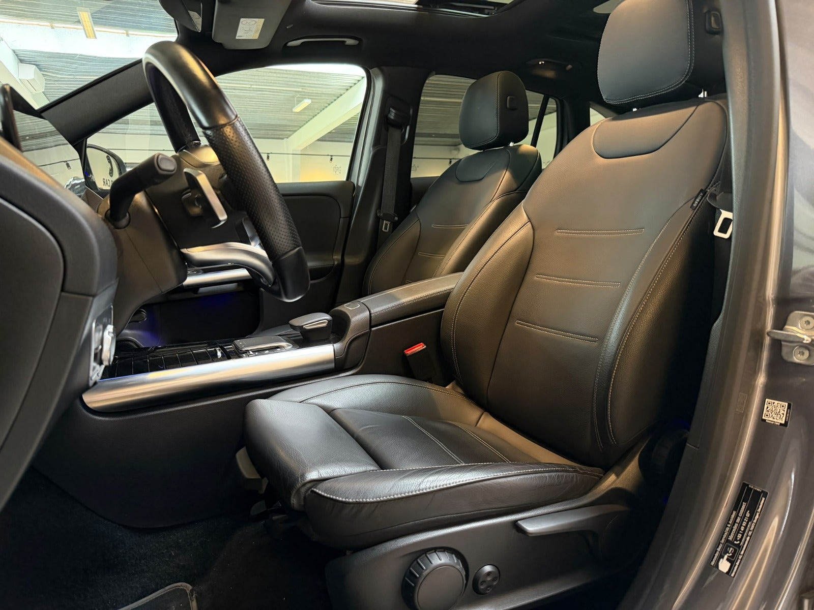Grå Mercedes EQA350 fra 2023