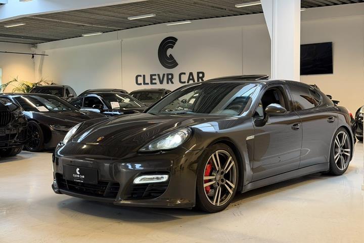 Sort Porsche Panamera GTS fra 2012