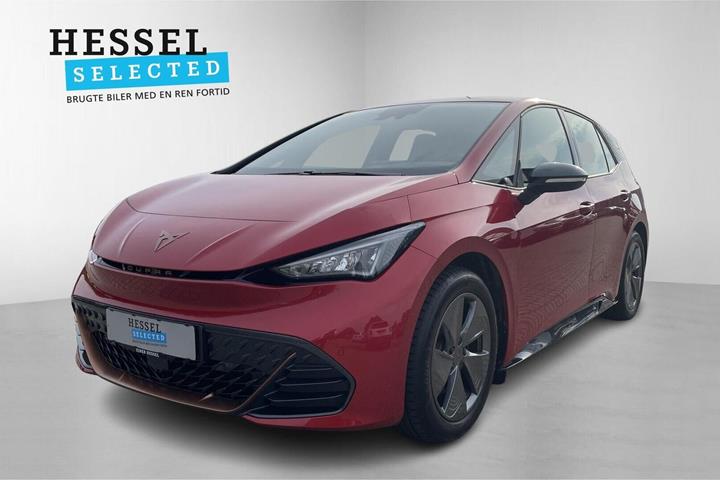 Rød Cupra Born fra 2023 set udefra