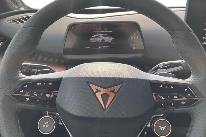 Beige Cupra Tavascan fra 2026