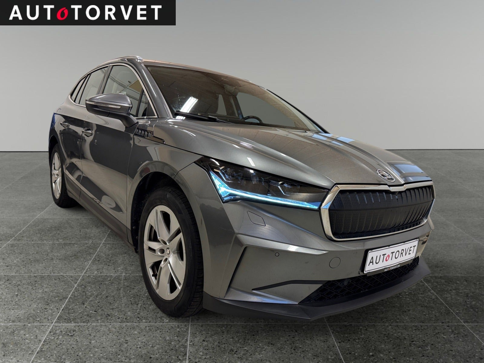 Grå Skoda Enyaq fra 2022