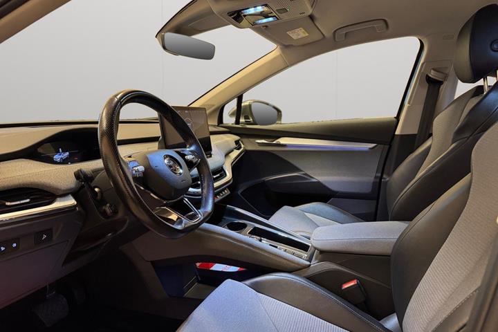 Grå Skoda Enyaq fra 2022