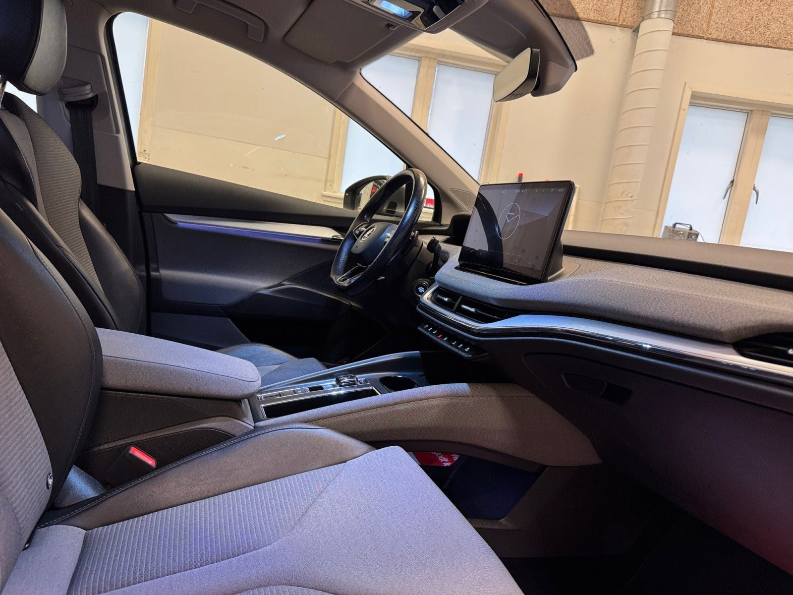 Grå Skoda Enyaq fra 2022